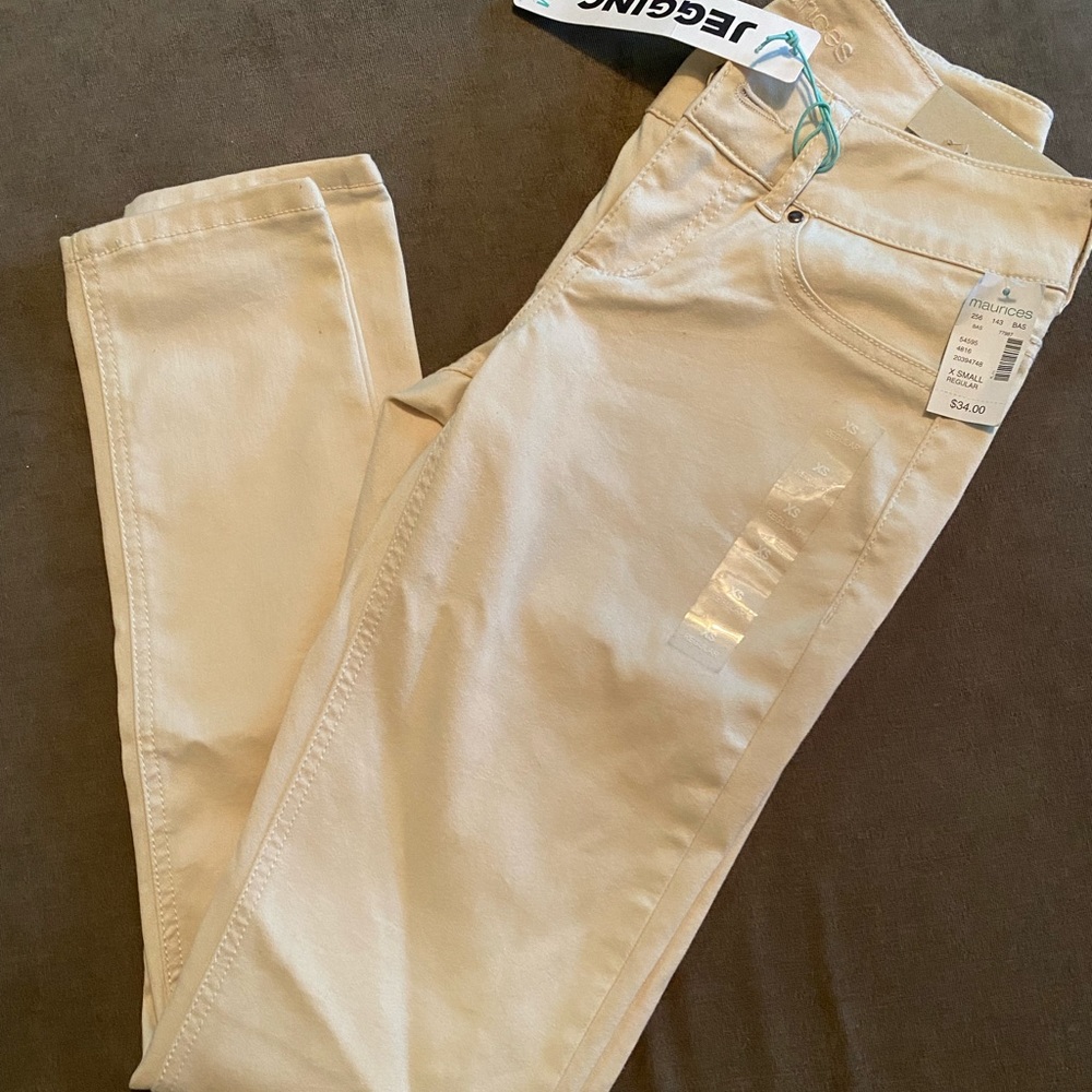 Brand new Maurices jeggings! Can be worn to be more dressy or as causal!